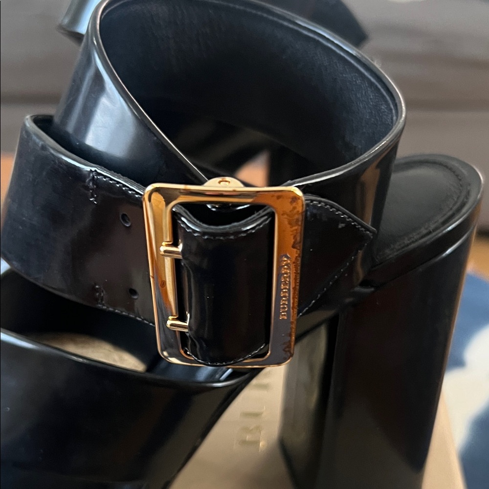 Elegant Black Heeled Sandals - Picture 4 of 5